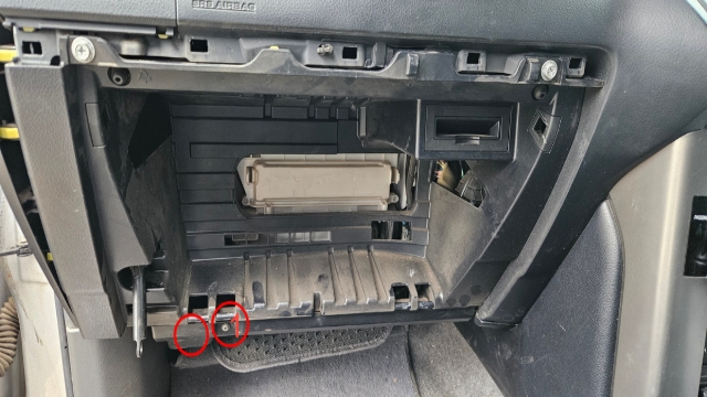 <p>Step 2: Remove screw (1) and pop out baseplate (2).</p>