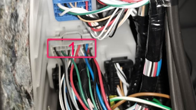 <p><strong>Step 3:</strong> Unplug wiring (1) and plug it into the CAN Bus piggyback wiring harness. Plug other end of piggyback harness back into location (1).</p>