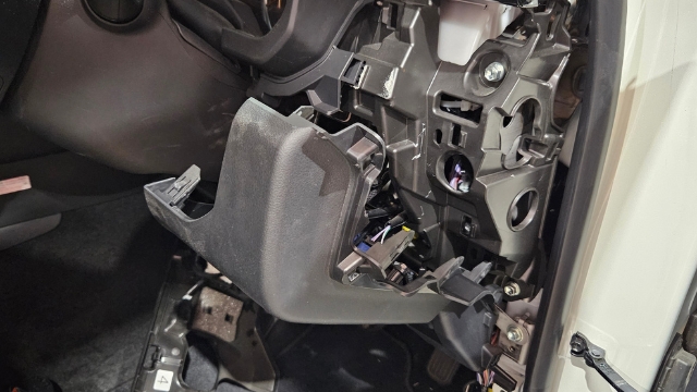 <p>12.</p><p>Pull firmly downwards and back on the
fascia panel to release clips.</p>
