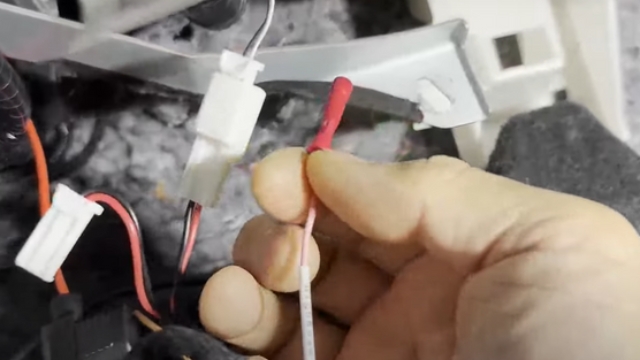 <p>15.</p><p>The pink wire contains the high beam
feed. Connect this to the main power
harness for the driving lights.</p>
