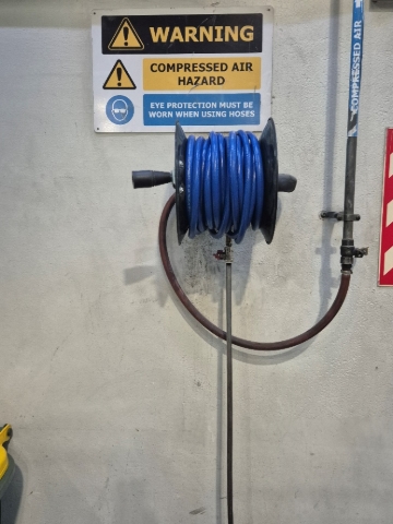 <p><span><strong>Compressed Air</strong></span></p><p><br></p><p>Never blow air onto your skin – it can enter your bloodstream and cause serious harm.</p>