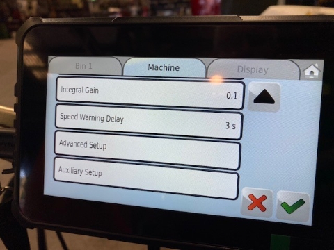 <p>Set up 'Master Cluch' in 'Machine' tab. Tap 'Auxiliary'.</p>