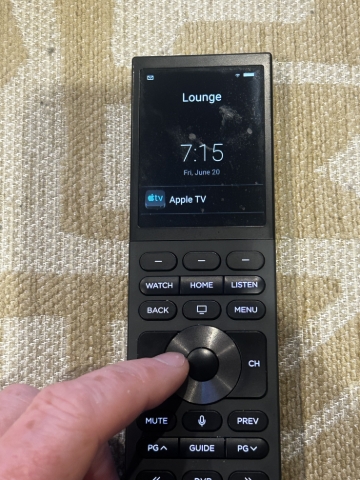 <p>Use the outer circle button to navigate around the Apple TV Home Screen (up, down, left, right).&nbsp;<br>use the centre button to select (OK).&nbsp;<br>Pressing the MENU button takes you back one step.&nbsp;<br>Use the VOL button the black remote for volume adjustment.&nbsp;</p>