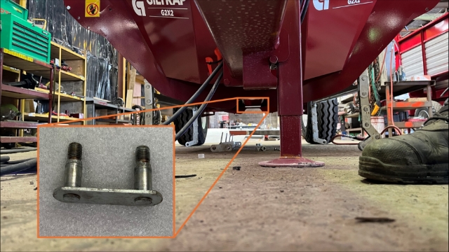 <p><span>While standing at the front of the unit,
reach under the string bin and pull out the front joiner link.</span><br></p>