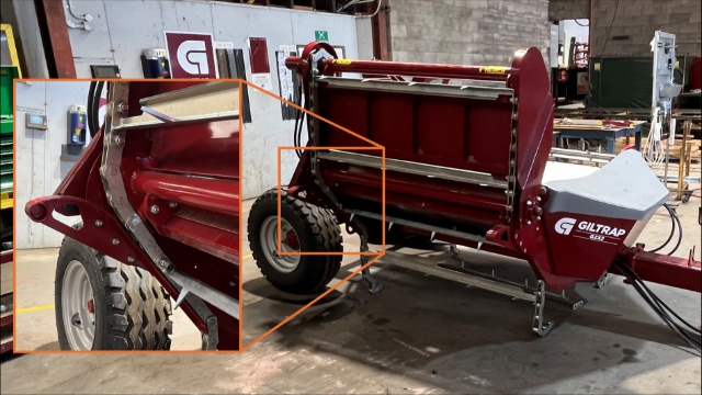 <p><span>Lift the extended chain up and feed it
down into the guide as shown.</span><br></p>