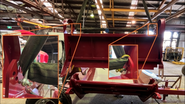 <p><span>Lift the extension into place over the
side of the DMLG2x2 as shown.</span><br></p>