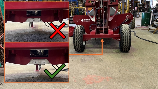 <p><span>Use the hydraulics to centralize a chain
joiner link in the cutout as shown.</span><br></p>