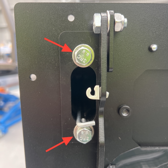 <p>Remove the 2 x M8 hex bolts from each side of the faceplate/extrusion using a 13mm socket.</p>