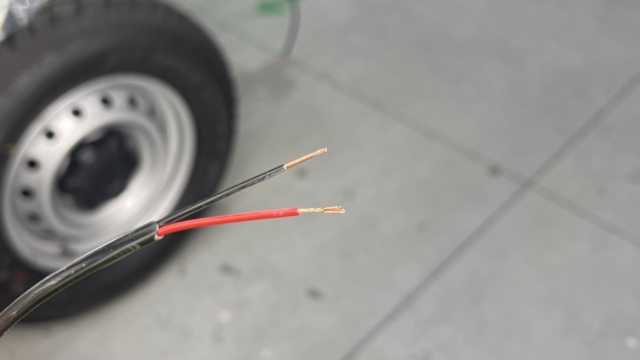 <p>When installing crimp terminals, strip insulation 10mm without damaging conductor strands.</p>