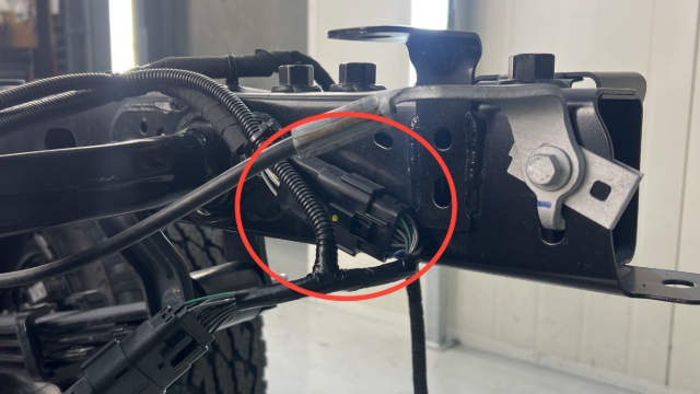 <p>Use patch looms instead of splicing OEM harnesses.</p><blockquote><p><strong>E.g. FRC2 central locking + power feed patch harness (UM-RANG-CH02, 80606-36).</strong></p></blockquote><p></p>