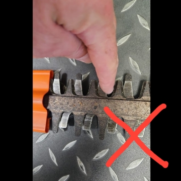 <p><strong>Never put fingers near blades when the engine is running</strong></p>