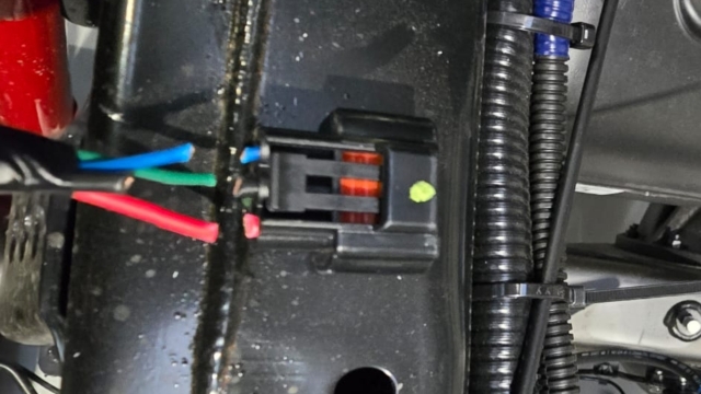 <p>Cut off the existing accessory end plug</p>