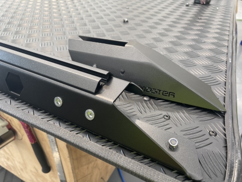 <p>Remove existing left and right destroyer feet from the front of the lid.</p>
