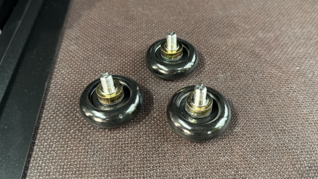 <p>Preassemble 3 bearing stacks in this order: Bearing shaft<span style="font-size: 22px; line-height: 1.4;"> → rubber o-ring → Bearing → rubber o-ring → M10 spacer.</span></p><blockquote style="background-color: rgb(223, 231, 248);"><p><strong>CQC: </strong>Ensure Loctite thread locker is applied to the thread of each bearing shaft.</p></blockquote><p></p>