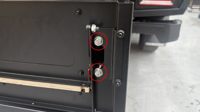 <p>Fix the backing plate to the drawer extrusion runners using 4 M8x50mm bolts, with a spring and flat washer as shown.</p><blockquote><p><strong>CQC:</strong> Ensure loctite thread locker is applied to the thread of each bolt.</p></blockquote><p></p>