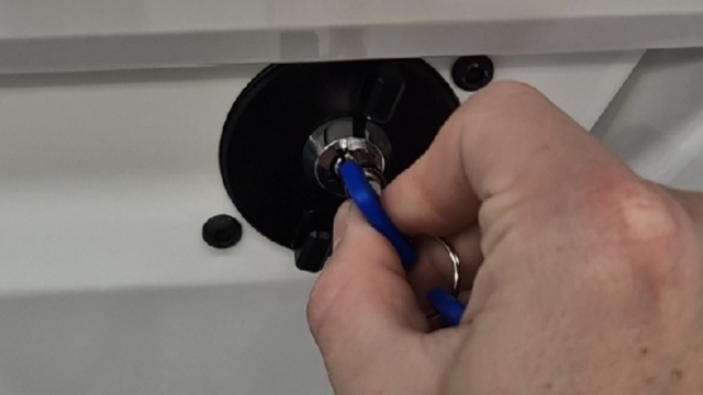 <p>The key for the Trailcore fuel filler is the circle key with the blue key cover. </p>
