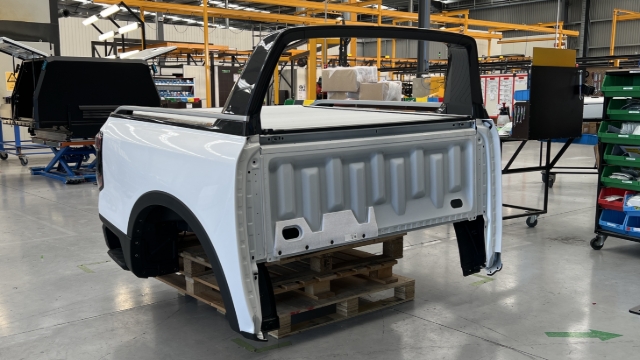 <p>4-person lift the tub on to a stack of 4 pallets.</p>