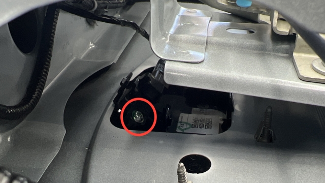 <p>Remove the camera housing screw using a T20 torx screwdriver.</p>