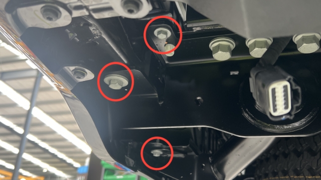 <p>Repeat steps 14 and 15 on the other side of the bumper.</p>