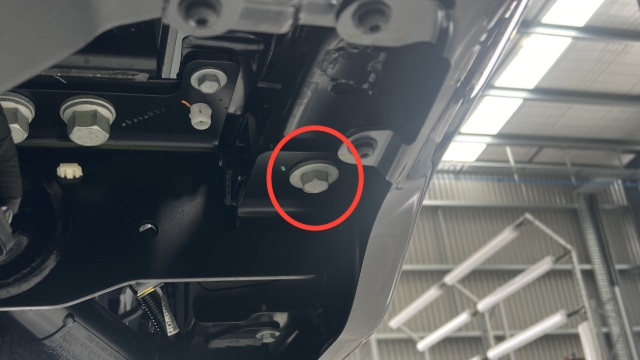 <p>Remove the 18mm bumper bolt from 1 side of the bumper.</p>