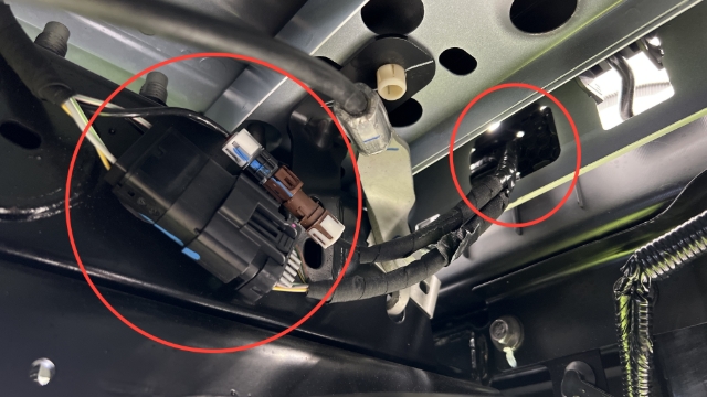 <p>Unplug the camera and plastic housing.</p>