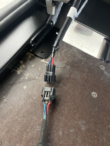 <p>Then connect the testing terminal for later led light testing and central locking.</p>