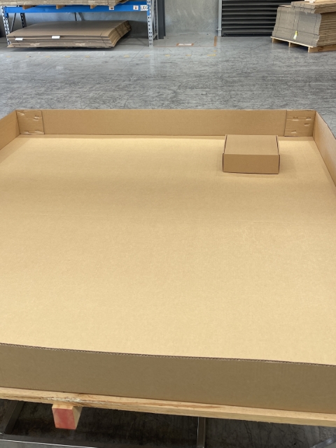 <p>For FRC2 and THB4/C4 with central locking fitting kit only. Place the fitting kit box on the corner to the right.</p>