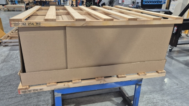 <p>Place the correct pallet onto the top of the box.</p>