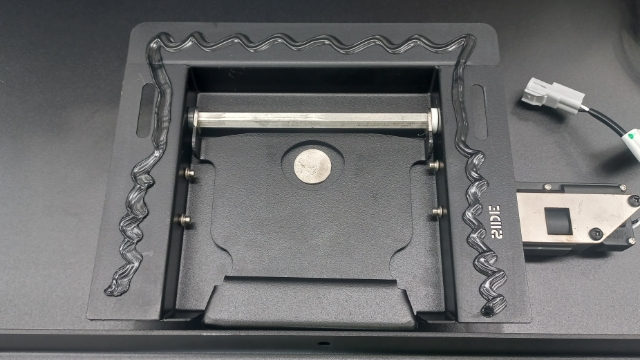 <blockquote><p><strong>Side door handle</strong></p></blockquote><p></p><p>Apply surface activator and glue as shown</p>