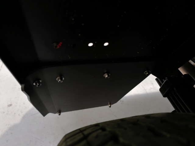 <p>Tighten the M6 nyloc nuts</p>