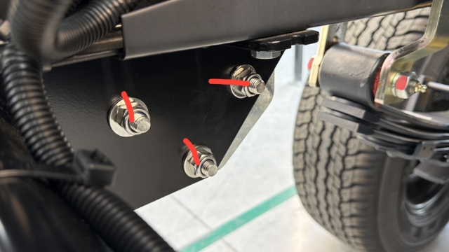 <p>Torque to 75 Nm</p><p>Paint mark each bolt once complete</p><p> </p><p><klink id="b848cee1-4bdf-462e-a939-3a66477b1ded" step-id="d29b1157-21c8-4fd3-8758-b8326e2ba4f2">Using a Torque Wrench at Utemaster</klink></p>