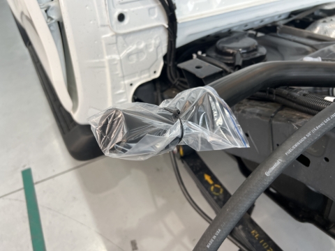 <p><strong>CQC:</strong> Cable tie a plastic bag over the fuel hose inlet to prevent fuel contamination.<br></p>