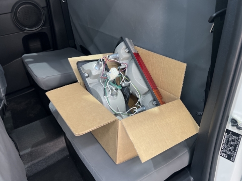 <p>Place the taillights in a cardboard box on the passengers seat.</p><p><br></p><p><em>Note: This prevents damage inside the cab from sharp metal parts.</em><br></p>