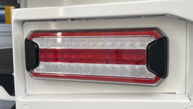 <p>Repeat steps 1-3 for the other taillight plate.</p>