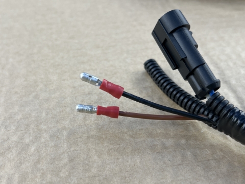 <p><span>Install male bullet terminals to each wire. Firmly compress the connector to ensure a secure connection.</span><br></p>