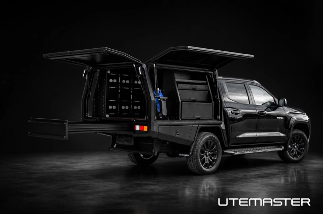 <p>Click on the links below showing how to use different optional features on the Utemaster Trailcore:</p><p></p><p>Standard Features:</p><ul><li><p><klink id="3e0f6ac0-8f01-4909-a61a-bc75fe922c71" step-id="d72ed31a-bf0f-4290-9288-2dbd946801f4">How to operate the Trailcore Fuel Filler Cap</klink></p></li></ul><p></p><p>Optional Accessories:</p><ul><li><p><klink id="ad64a975-5e7d-4131-ad5a-7c319768f256" step-id="92850333-e784-4716-b6a2-33d505489d95">Rear Drawer</klink></p></li><li><p><klink id="047f63bb-ac9f-466f-ba1c-52574d580dde" step-id="706418a1-2eec-4835-80c8-9b000586c9d0">Under Body Water Tank</klink></p></li><li><p><klink id="9babf63e-8162-497e-ab51-966929217d60" step-id="9d0d311f-8511-4e12-aa50-70ecd88434a0">Trailcore Internal LED Lighting</klink></p></li><li><p><klink id="2e140ec5-a866-42f0-a939-dbcbea741ef5" step-id="32440574-3a5b-4482-b35e-92ac80726916">Under body steps</klink></p></li><li><p><klink id="92ba5a2f-afdb-4ea7-a3ac-5eb2ff3692bb" step-id="1de6c466-64b0-4736-8333-2327ad2a98d1">Internal Floor Removal</klink></p></li><li><p><klink id="dba9e216-fc1b-43bf-a47d-d8ddc6133cbd" step-id="fb49fe6a-73a8-4edd-a228-fadbf93fa6d2">Slimline Battery and Inverter Operation</klink></p></li><li><p><klink id="6bd91a4d-2d15-4376-9c40-193b80280d23" step-id="d4e1d2ec-ce51-421d-bdac-c5a10956e0b8">Beacon or Strobe Light Operation</klink></p></li><li><p><klink id="5294acfb-d51b-4512-a7ef-e8a1e133c57d" step-id="340a2588-aae7-4168-8ce2-6764c81f74a3">Rear View Camera Operation</klink></p></li><li><p><klink id="c98d7f28-5d18-422c-9d0a-04999a90d129" step-id="96e75841-cf05-435d-8b0e-85dc5d35a5d6">Roadside Safety Door Operation</klink></p></li><li><p><a target="_blank" rel="noopener noreferrer nofollow" href="https://vimeo.com/672094136?fl=pl&fe=ti">Cantilever Ratchet System</a></p></li></ul><p></p>