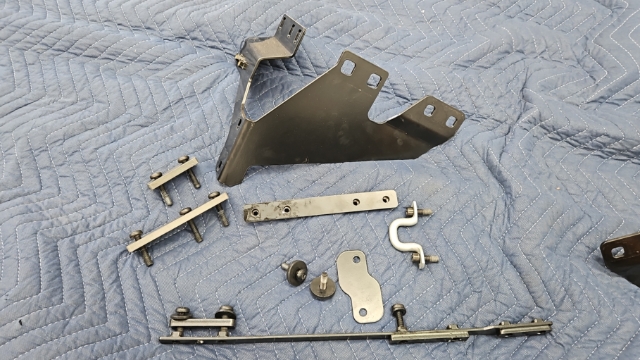 <p><em>Each corner contains several thread plates, ensure these are kept alongside the matching fasteners </em></p>