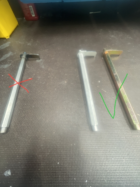 <p>Mild steel non-plated shafts rust and need to be replaced (shown on left). These missed an essential step to be HX6 (gold) passivation, suitable for installation (right). Non-plated shafts were mistaken for stainless shafts (right).</p>