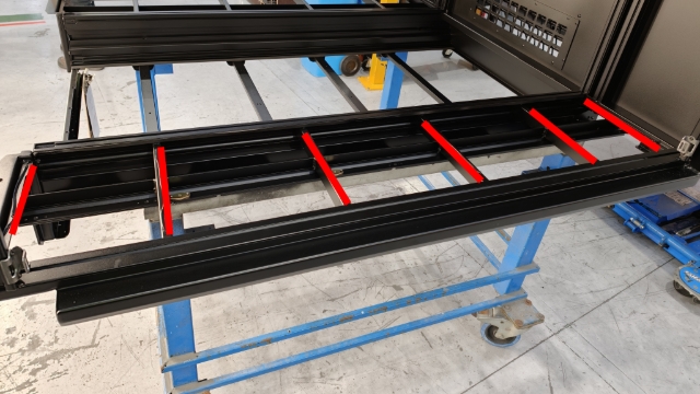 <p>Apply sealant along the full length of the top of each cross member.</p><p></p>