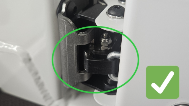 <p>Stage 2 - fully engaged latch to catch</p>