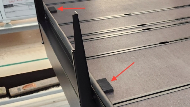 <p>Install the 2 front wall gaskets onto the ply</p>