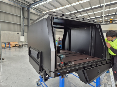 <p>Lift the canopy or toolboxes onto the tray</p>