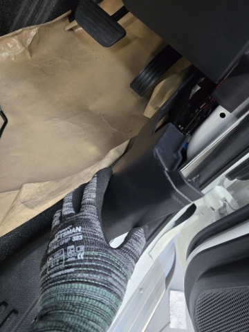 <p>Remove footwell covers on both sides of the vehicle.</p>