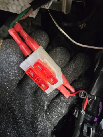 <p>Install female terminals on the green and brown wire and connect them on the fuse Terminals on their respective positions.</p><p></p><p>Green to Red</p><p>Brown to Black</p>