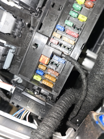 <p>For the Power feed use the red wire and connect it to a micro fuse2 tap, Insert it to the 20A fuse, Put the 20A fuse on the front and 10A at back of the tap.</p>
