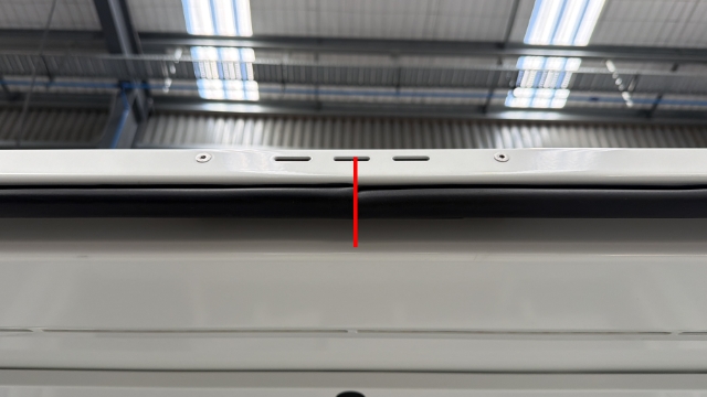 <p>The windlace should meet in the middle of the door below the handle.</p><blockquote><p><em>Note: If there is any excess windlace, trim accordingly.</em></p></blockquote><p></p>