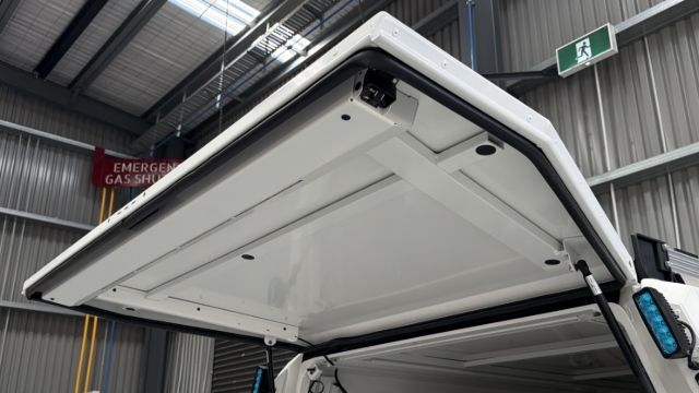<p>Remove the existing windlace from the rear door.</p>