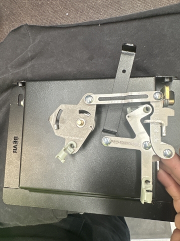 <p>Place PRT-005197-01 on to the barrel and arrange the lock mechanism like the image.<br></p>