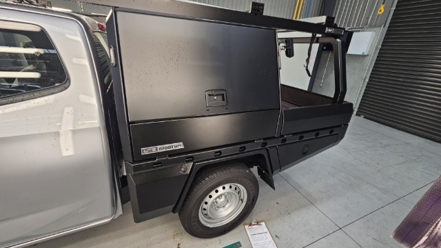 <p>Visually inspect all external surfaces for PC defects&nbsp;</p>