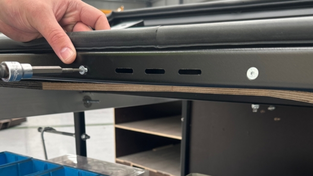 <p>Secure the base of the handle using the countersink M5 bolts</p>